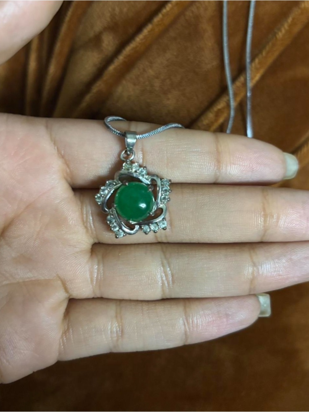 Green Stone Floral Silver Pendant Necklace - Unbranded